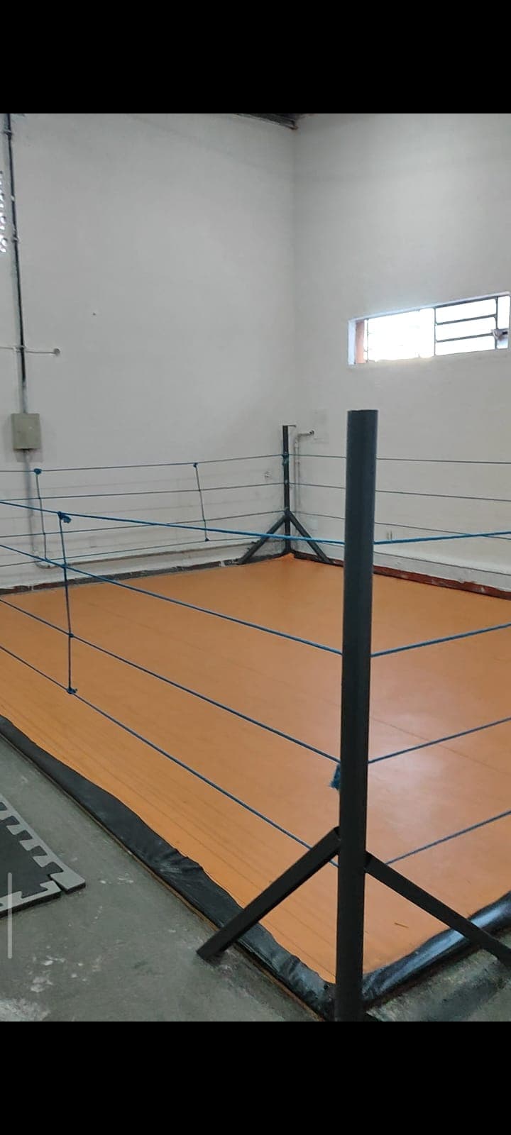 Espaço principal do CT com equipamentos funcionais