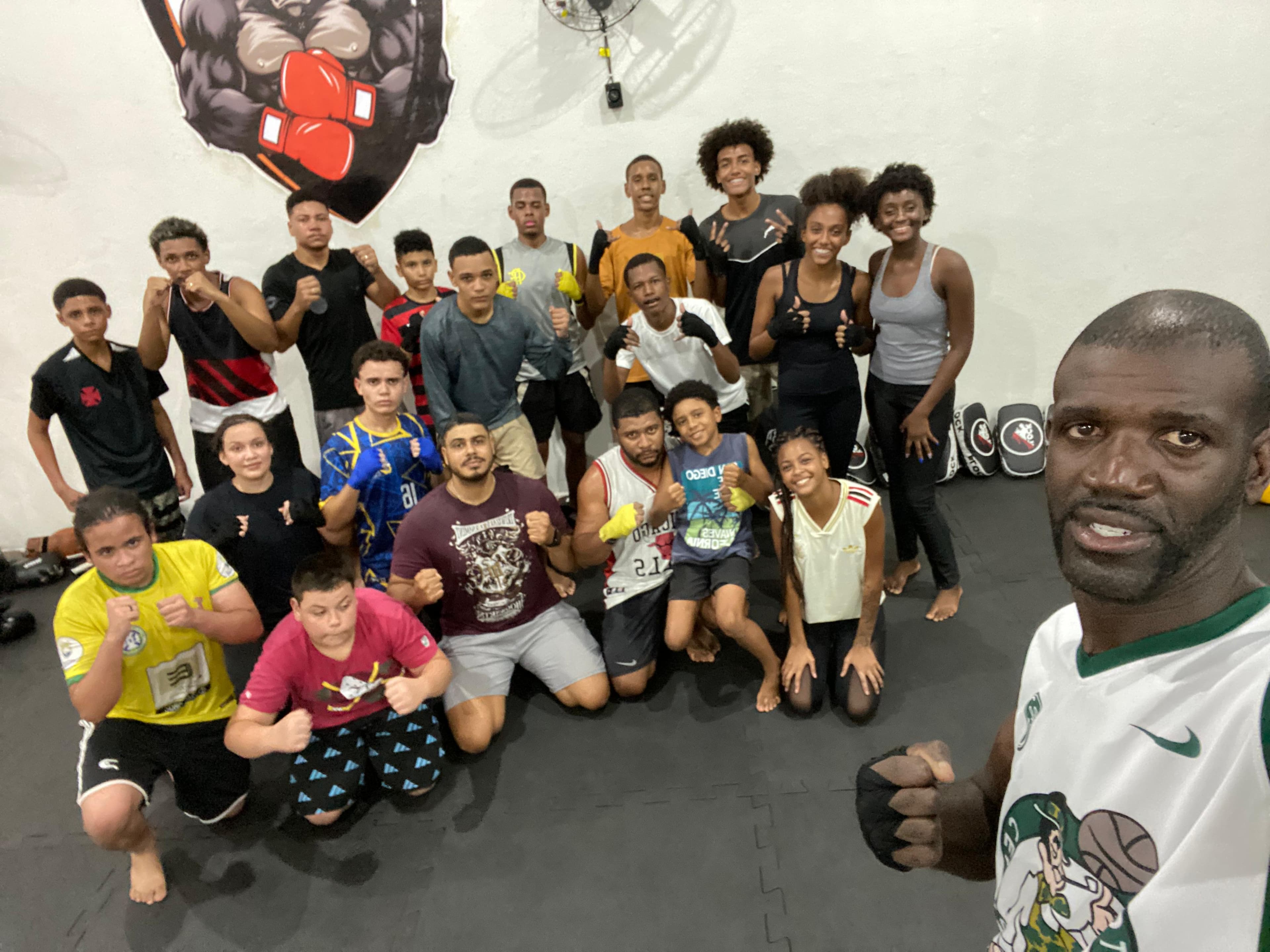 Treino coletivo com selfie no CT Primatas